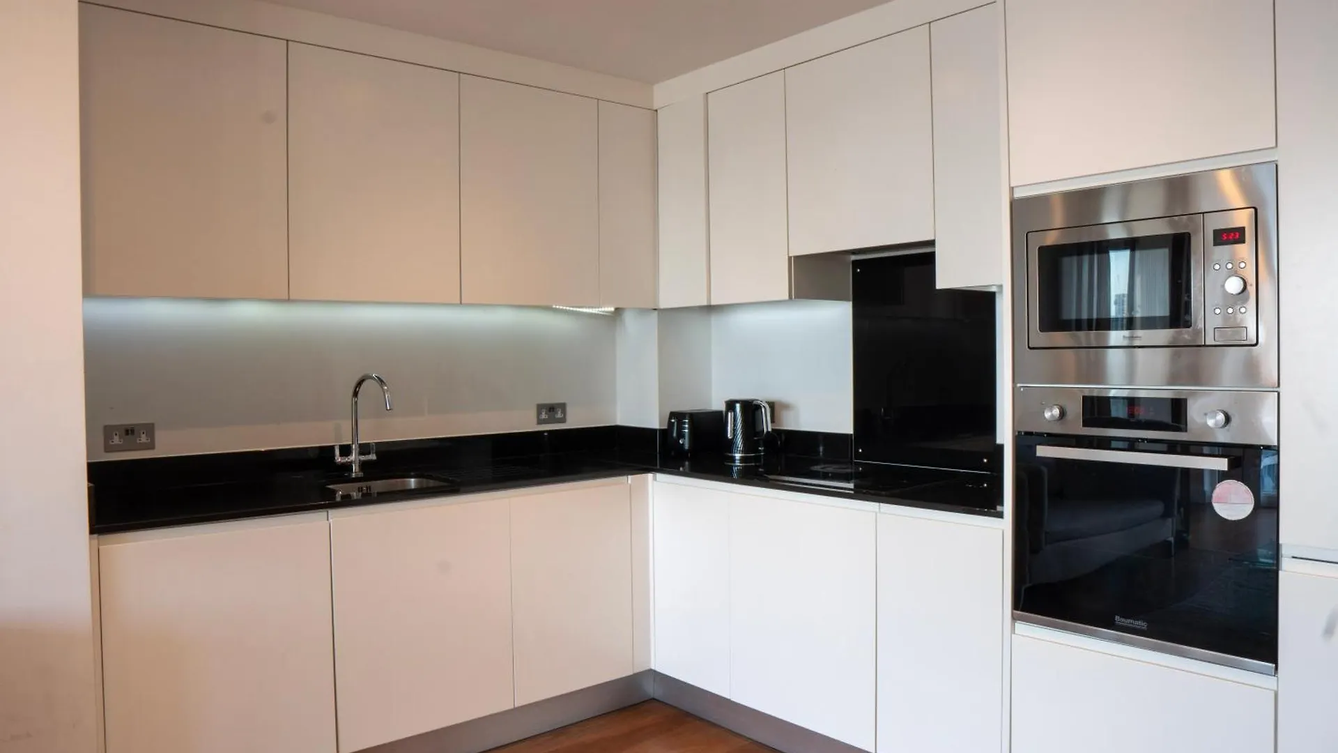 Gateway Tower Apartments London 0*,